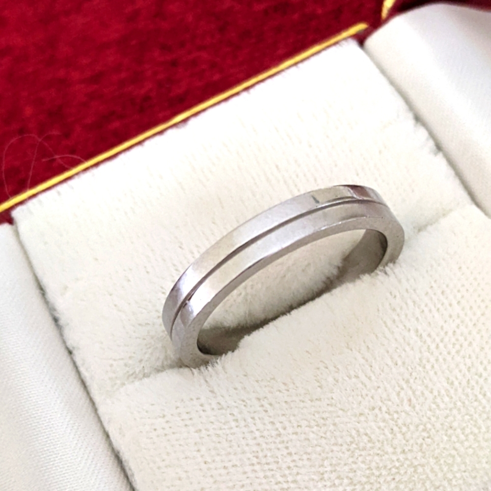STAINLESS STEEL RIDGED GROOVE WEDDING BAND